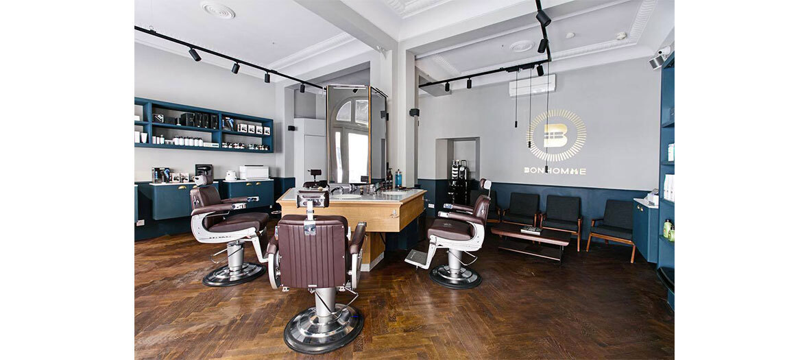 Hair and beard package, beard care, traditional shaving at the barber Bonhomme