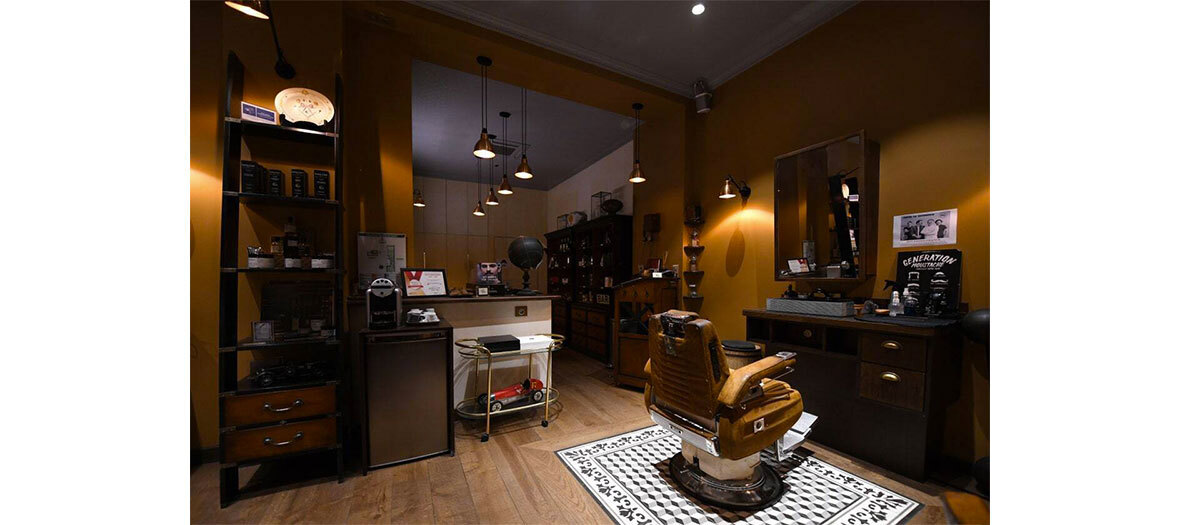 rasage traditionnel, coupe-coiffage, taille de la barbe aux ciseaux chez le barbier Gentleman 1919