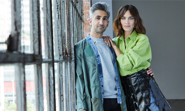 Portrait de Tan France et Alexa Chung animateur de la serie Next In Fashion