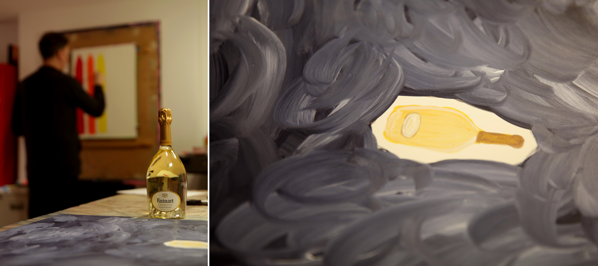 David Shrigley à gauche, oeuvres reflétant la vision de l'artiste sur l'élaboration du Champagne Ruinart