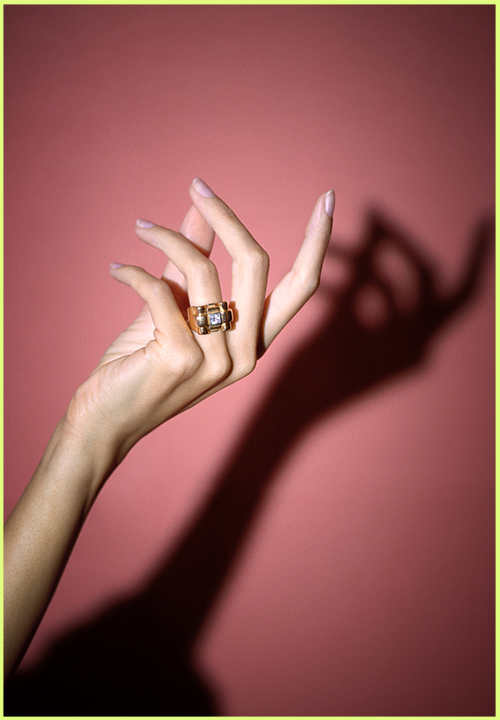 a gold Art Deco ring with diamond