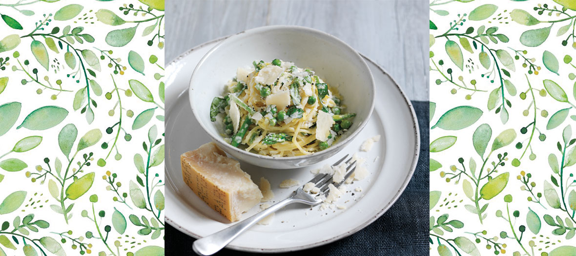 Haricots verts, petits pois, asperges : la nature nous offre plein de nouvelles possibilités. On passe au printemps avec une recette de pasta verde.