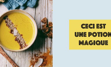 Bol de Golden Latte avec curcuma, cannelle, gingembre, poivre, lait de coco, lait d'amande et sirop d'érable 