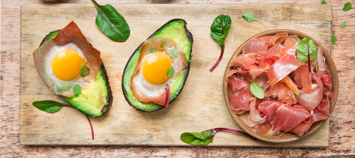 recette Egg Avocado avec jambon cru, oeufs et avocat