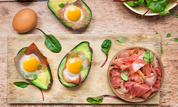 recette Egg Avocado avec jambon cru, oeufs et avocat