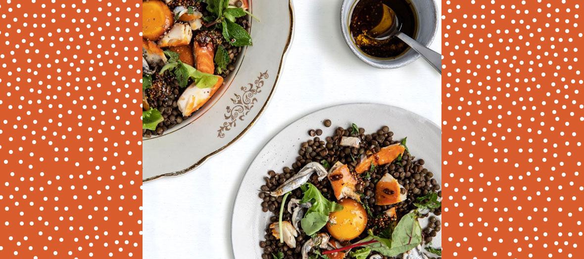 Une salade de saison vitaminée pour un dîner très léger. Au menu : filets d’anchois, lentilles vertes, feuilles de menthe et haddock fumé.