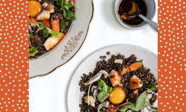 Une salade de saison vitaminée pour un dîner très léger. Au menu : filets d’anchois, lentilles vertes, feuilles de menthe et haddock fumé.