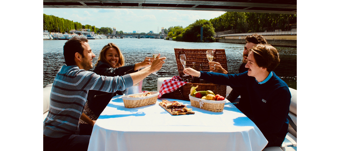 Happy hour ride with the green river cruises company