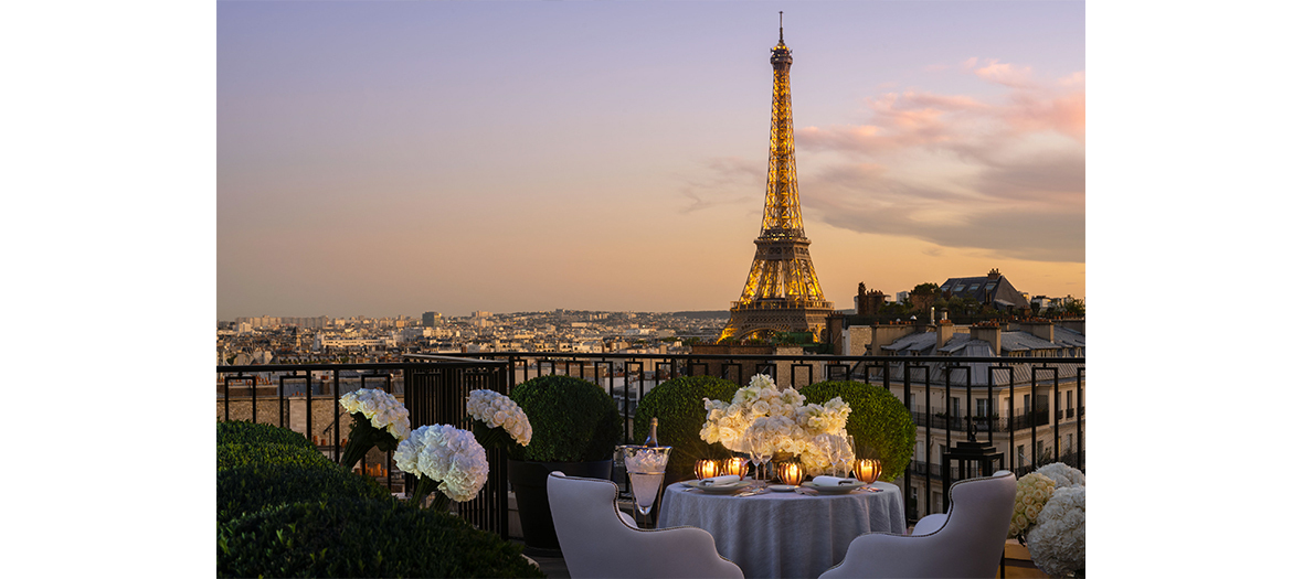 the george V terrace with view on  Eiffel tour