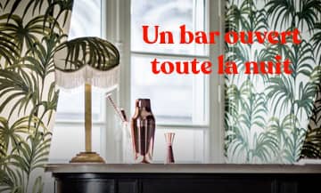 18 minibars à cocktails et tout le matos dans les chambres de l'hôtel Providence à Paris