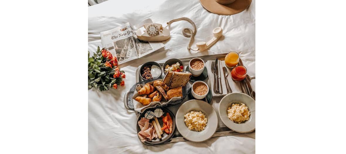 Breakfast americain par le room service de l'hôtel Les Grands Boulevards à Paris