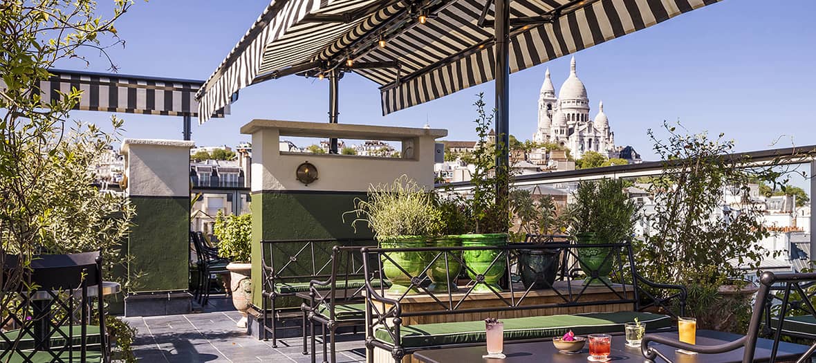 Le bar sur le toit, le rooftop de l'hôtel Rochechouard à Paris