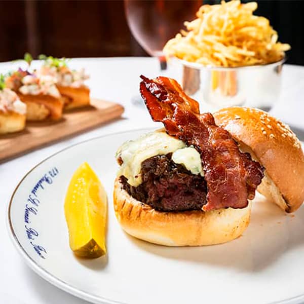 Le burger du Ralph à Saint-Germain des prés