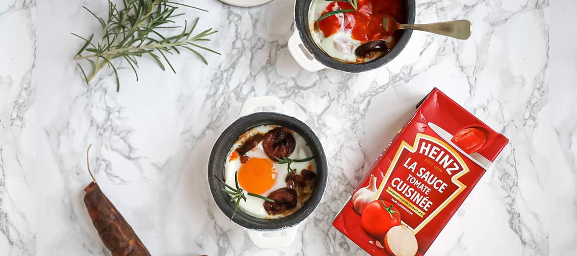 La recette des Oeufs Cocotte à la sauce tomate pour les brunchs du dimanche