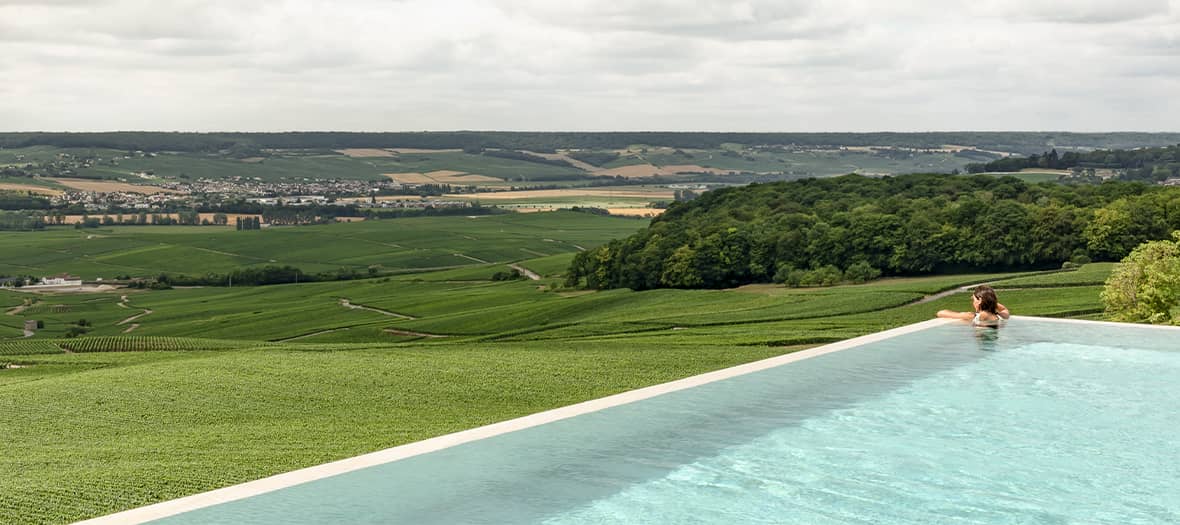 Play Golf and swim in the Pool at Royal Champagne