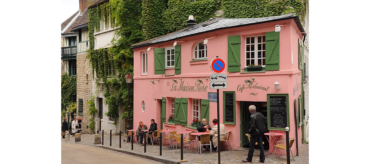 Paris and Beyond: Bar de l'Echelle - café en rose foncé