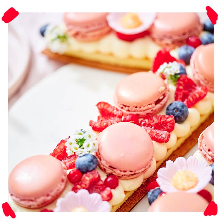 Where to find a birthday cake in Paris?