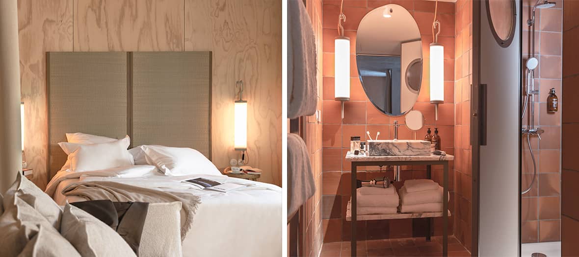 Une chambre standard et sa salle de bain au Mob Hotel à Saint-Ouen