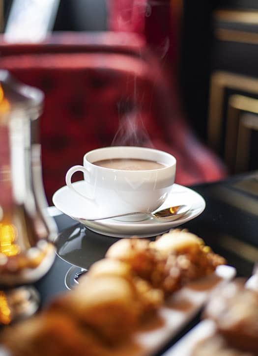 Have a hot chocolate at the hotel La Réserve