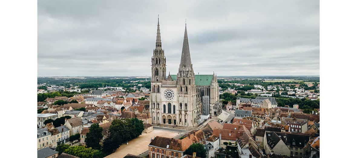 Take a guided tour of Chartres Cathedral