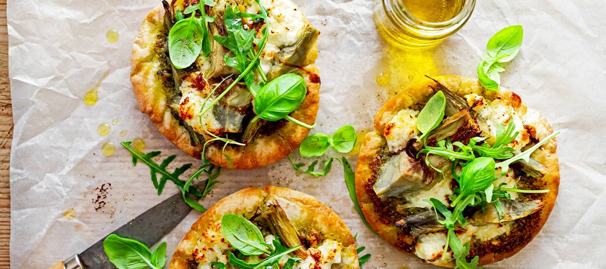 La recette de pizza aux artichauts, pesto et roquette
