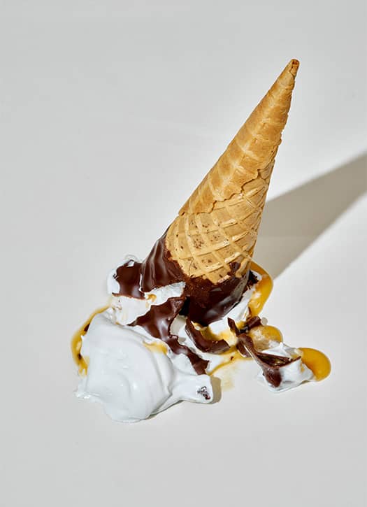Cornet de glace tombé, glace fondue au caramel et chocolat par Enzo et Lily à Paris