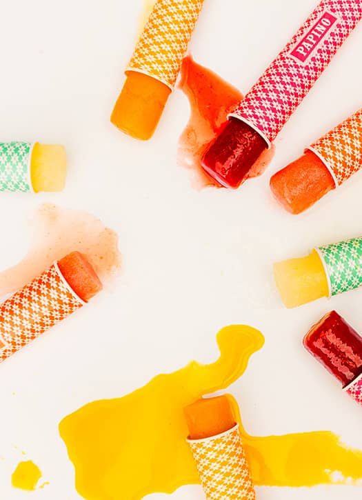Glaces fruitées en bâtonnets colorés par Popino x À la Mère de Famille à Paris