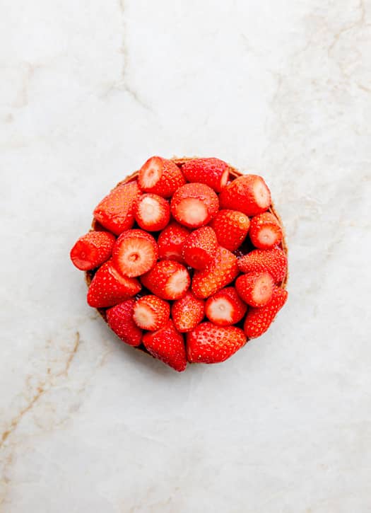 Tarte aux fraises de Cédric Grolet avec brioche feuilletée et fruits rôtis