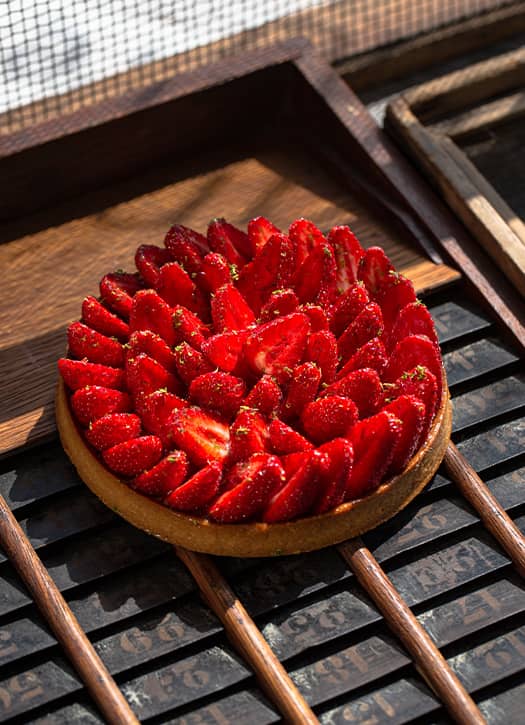 Tarte aux fraises Hugo & Victor avec crème citronnée et fraises gariguettes