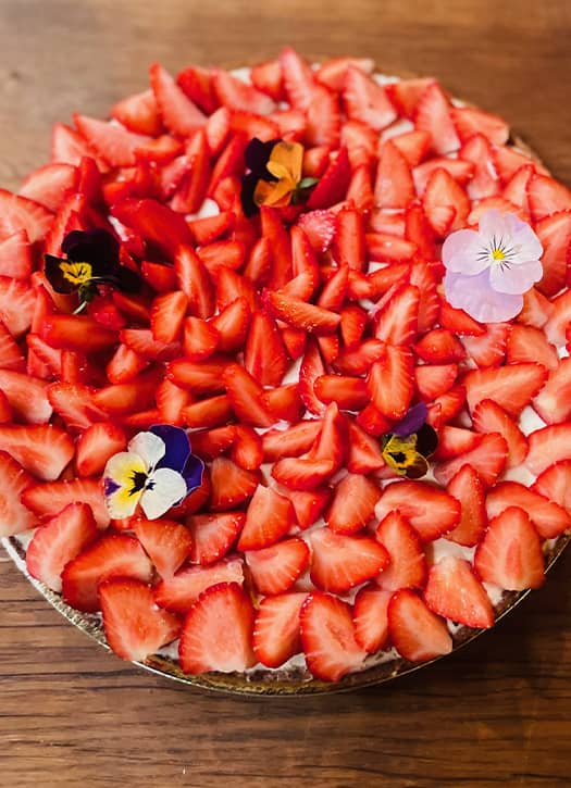 Tarte aux fraises sans gluten signée Noglu avec pâte croustillante et crème diplomate
