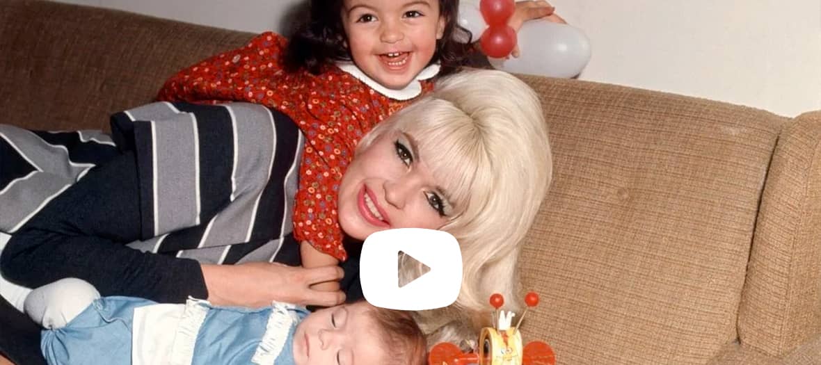 Image d’archives émouvante du documentaire My Mom Jayne sur Jayne Mansfield, à voir en juillet 2025
