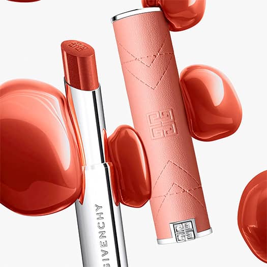 Rouge à lèvres Givenchy couleur pêche, au fini satiné et hydratant pour un effet naturel.