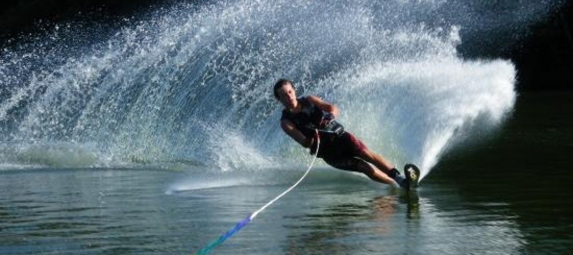 Téléchargement gratuit Images Du Ski Nautique En Plein Cœur De Paris Parisiennes Parisiens actualisé par