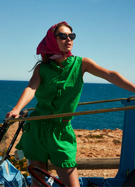 Un ensemble vert