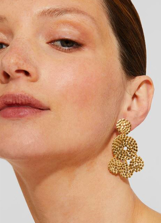 Des boucles d’oreilles