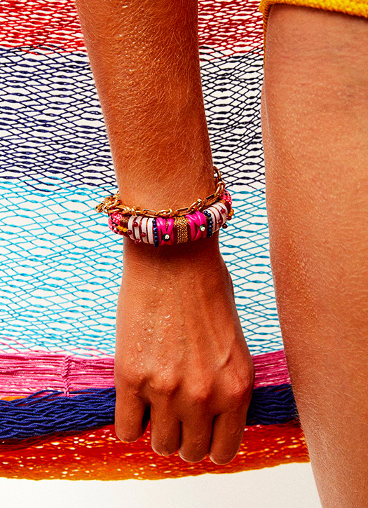Un bracelet perles et chaînes