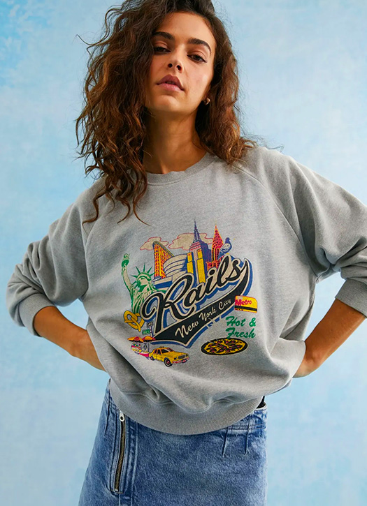 Un sweat gris 