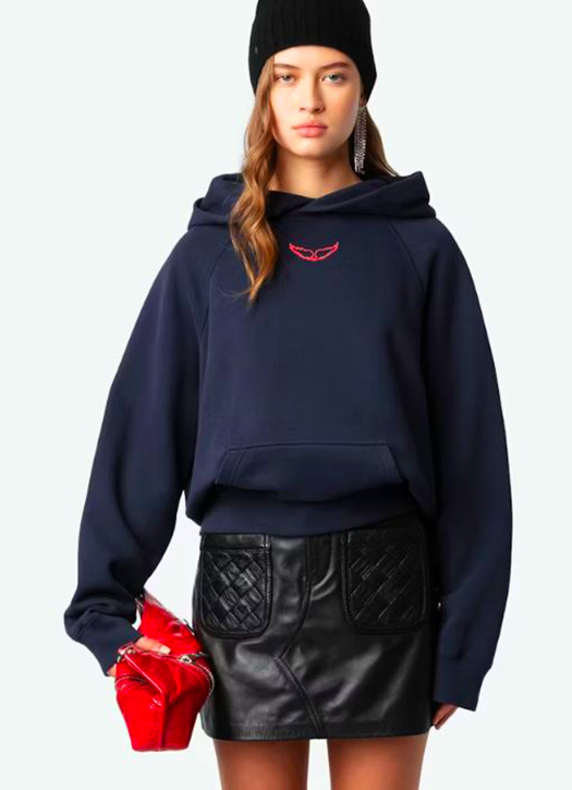 Un sweat à capuche